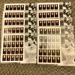 4350  Bette Davis--Legends of Hollywood. Lot of 10 sheets. FV $84.Issued in 2008