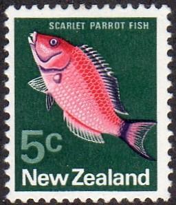 New Zealand 444 - Mint-H - 5c Scarlet Parrotfish (1970) (cv $0.35) (2)