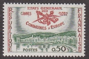 France # 956, View of Cannes, Mint Hinged