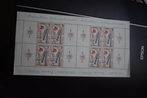 FRANCE  1100  MNH SHEET OF 8   SEE DESCRIPTION