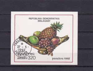 SA24c Madagascar 1992 fruits, used minisheet imperf