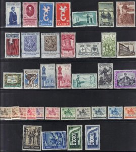 ITALY 1922//1950 COLL OF 52 Sc 140-142, 232-7, 239-241, 514, 539-9 +OTHER ISSUES