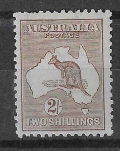AUSTRALIA 1916 2/- brown hinged mint with couple - 70614