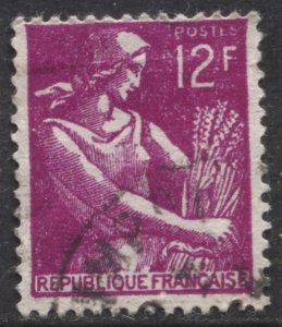 France #834 Farm Women Type Used CV$0.30