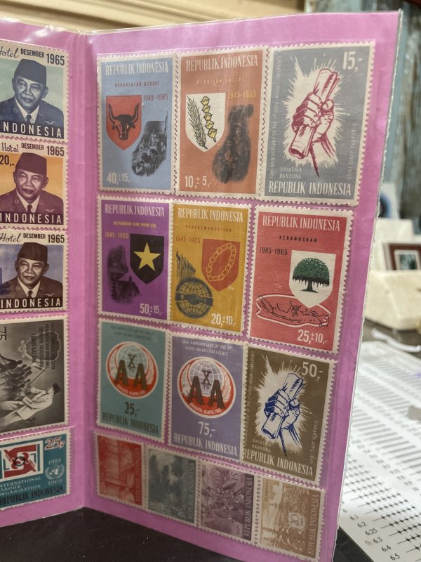 Indonesia souvenir set 1962-1969 in original package