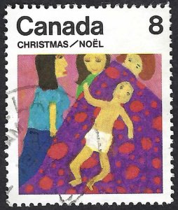 Canada #676 8¢ Christmas - Child & Family (1975). Used.