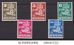 NETHERLANDS - 1950 SEMI POSTAL STAMPS SCOTT#B214-B218 CV=61.00 USD - 5V MNH