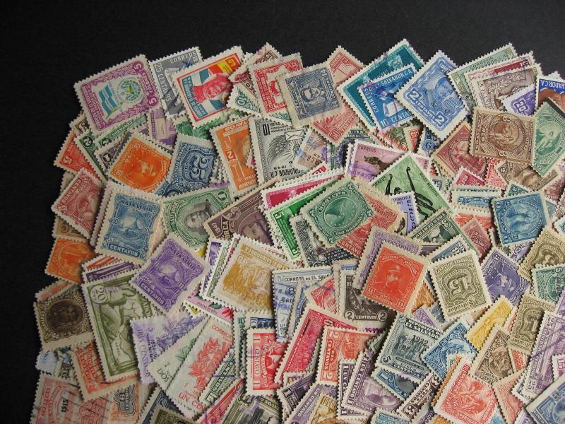 EL SALVADOR scrap pile of 445 old stamps, duplication, mixed condition