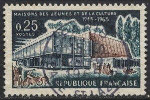 France #1119 House of Youth and Culture Used CV$0.30