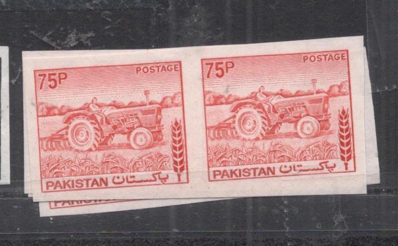 Pakistan SG 473a, 75P Tractor Imperf Pair MNH (8dkv)