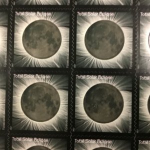 5211    Total Eclipse of the Sun    MNH Forever sheet of 16   FV 8.80    In 2017