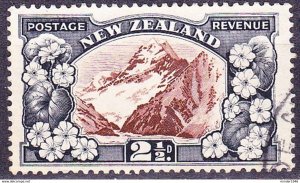 NEW ZEALAND 1935 2.5d Chocolate & Slate SG560b FU
