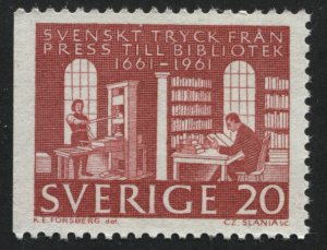 Sweden 602 MNH  (left)