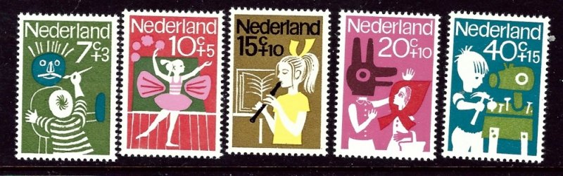 Netherlands B392-96 MNH 1964 Children    (ap3452)