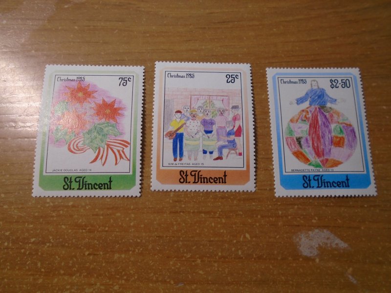 ST Vincent  ##  903-05  MNH   Flowers