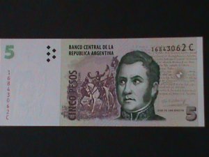 ​ARGENTINA-1998 CENTRAL BANK-$5 PESOS-UN CIRCULATED-VERY FINE HARD TO FIND