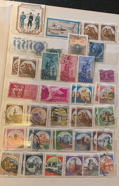 STAMP STATION PERTH Italy Collection ) in Album 700+ stamps Mint/Hinged
