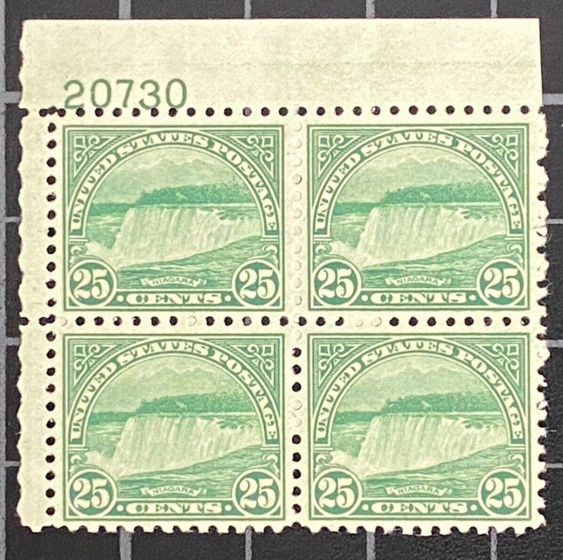 US Stamps-SC# 699 - MH - PB4 - SCV = $40.00