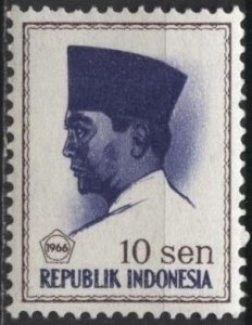 Indonesia 672 (mnh) 10s Pres. Sukarno, sepia & violet blue (1966)