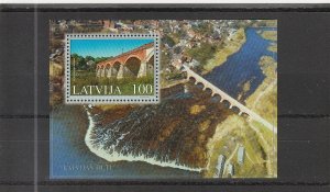 Latvia  Scott#  557  MNH  S/S  (2002 Venta River Bridge)