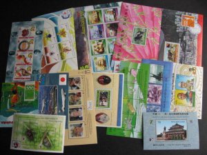 PAPUA NEW GUINEA 14 different MNH souvenir sheets generally 1995-2000 era stuff 