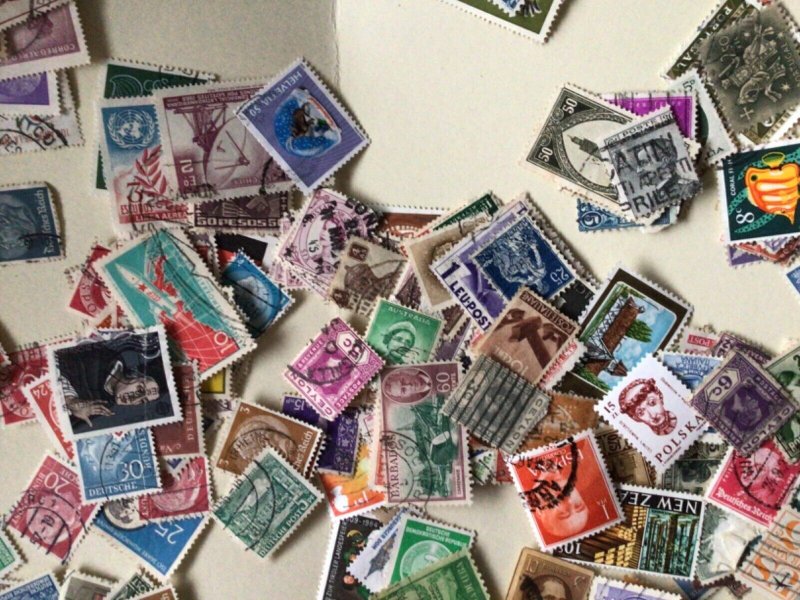 Worldwide stamps mixed used off paper loose stamps approx 250+ stamps A9783