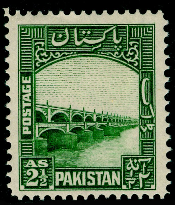 PAKISTAN SG30, 2½a green, M MINT.