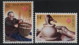 BELGIUM  946-947   MINT HINGED SET