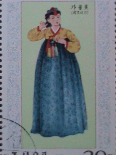 ​KOREA-1977 NATIONAL COSTUMES OF LI DYNASTY-CLOTHING CTO BLOCK VERY FINE