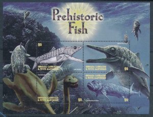 [107108] Grenada Carriacou 2005 Prehistoric animals dinosaurs Sheet MNH