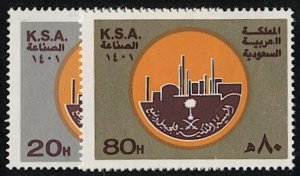 SAUDI ARABIA 1981 Scott 806-07  Mint MNH VF - Industry Week