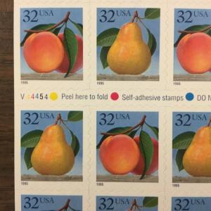   2494a   Peach & Pear,  V44454.  Pane of 20.  MNH  32¢.  Issued in 1995. 