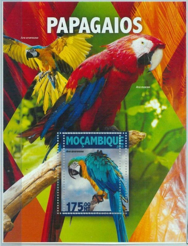 A1326 - MOZAMBIQUE, ERROR, MISPERF, Souvenir sheet: 2016, Parrots, Birds