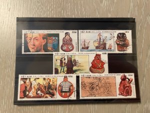 Worldwide : 5 different topical issues  (5 photos) with Very Fine stamps