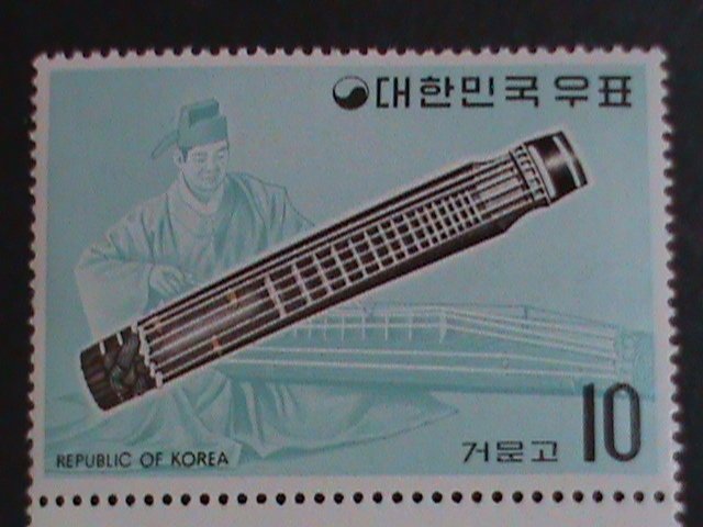 ​KOREA-1974-SC# 883- KOMUNKO, SIX STRINGED ZITHER- MNH WE SHIP TO WORLDWIDE VF