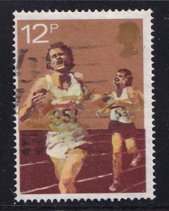 Great Britain  #924  used  1980  athletics 12p running