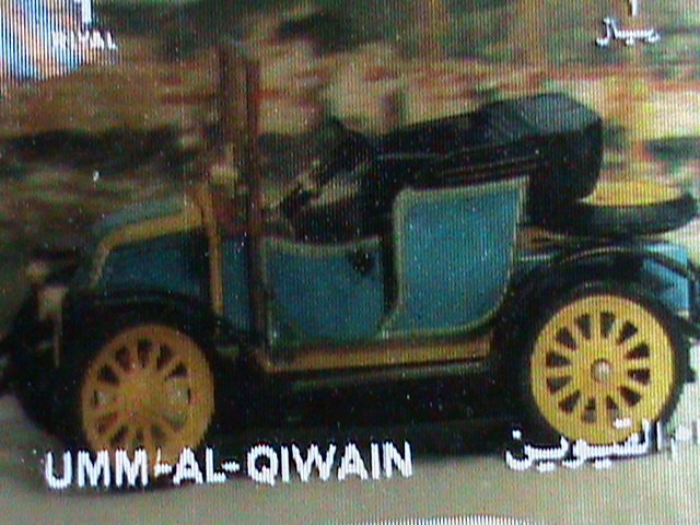 ​UMM AL QIWAIN STAMP-COLORFUL 3D STAMP-OLD CLASSIC CAR MINT STAMP- VERY FINE