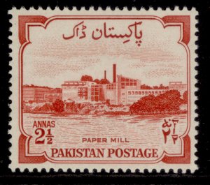 PAKISTAN QEII SG73a, 2½a scarlet, M MINT.