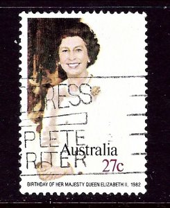 Australia 825 Used 1982 Queen Elizabeth II    (ap3680)