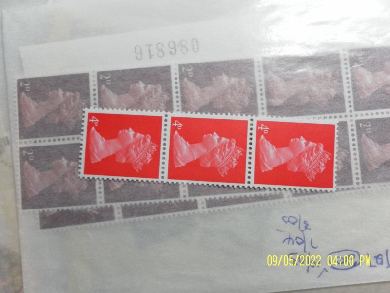 GB ,Queen Elizabeth II 4d, SG733, bright vermilion 1969., block of 3, MINT,MNH