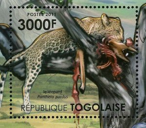 The Great Rift Valley Stamp Giraffe Crystals Tanzanite Gorilla S/S MNH #4231