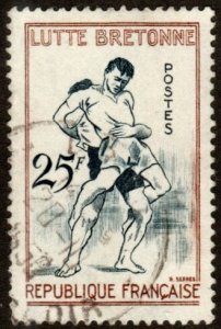 France 886- Used - 25fr Brittany Wrestling (1958) (cv $2.85)