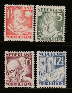 Netherlands the 1930 UHM (MNH) child welfare set with interrupted perfs