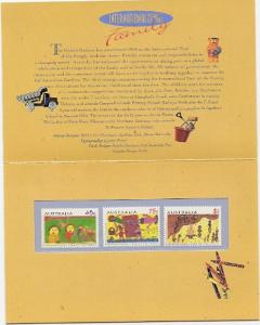 Australia 1372-4 1994 Year of Family Post Office Pack