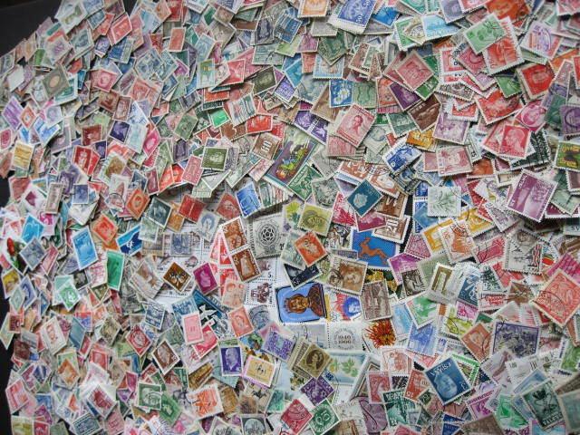 Worldwide packet 2000 different stamps, worth checking this group out!