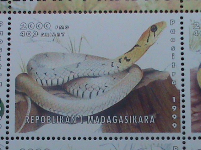 ​MADAGASCAR STAMP:1999 COLORFUL BEAUTIFUL SNAKES MNH FULL SHEET