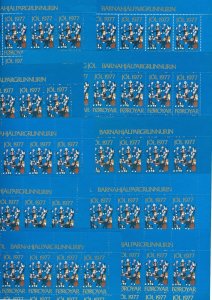 Faroe Islands. 1977. 10 Sheet Christmas Seal Mnh 2 Diff.  Perforation. Dancing.