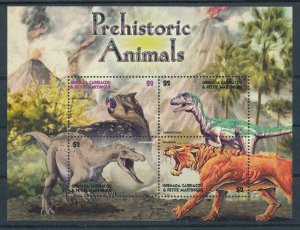 [107107] Grenada Carriacou 2005 Prehistoric animals dinosaurs Sheet MNH