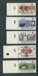 Netherlands B378-82  MNH cgs (3)