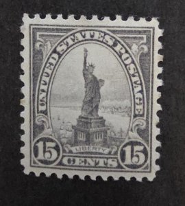 US Scott 696 15c Statue of Liberty  Stamp MINT MNH OG T20612